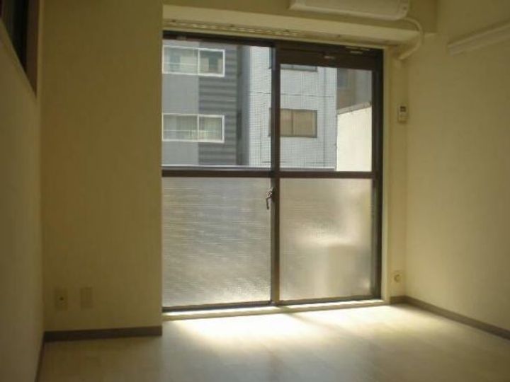 GSハイム芝大門の居間