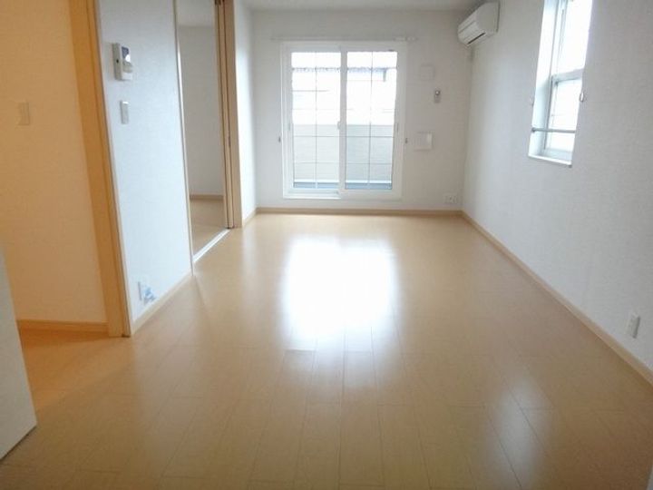 愛知県犬山市上坂町2(アパート)の賃貸物件の居間