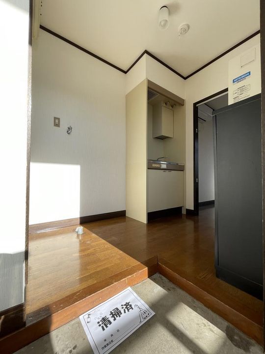 新倉ビルの玄関