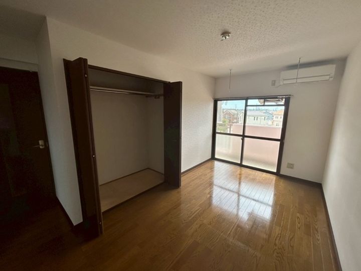 ゴールドメゾンB棟の居間