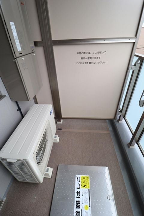 La neige 中山下の内装