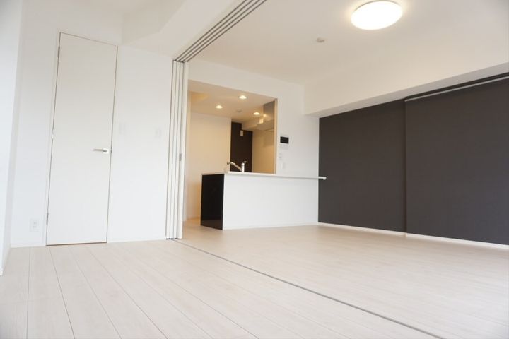 東京都杉並区下高井戸4の賃貸マンションの居間