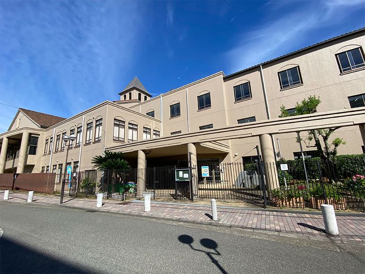 ジェノヴィア神戸湊川公園の周辺