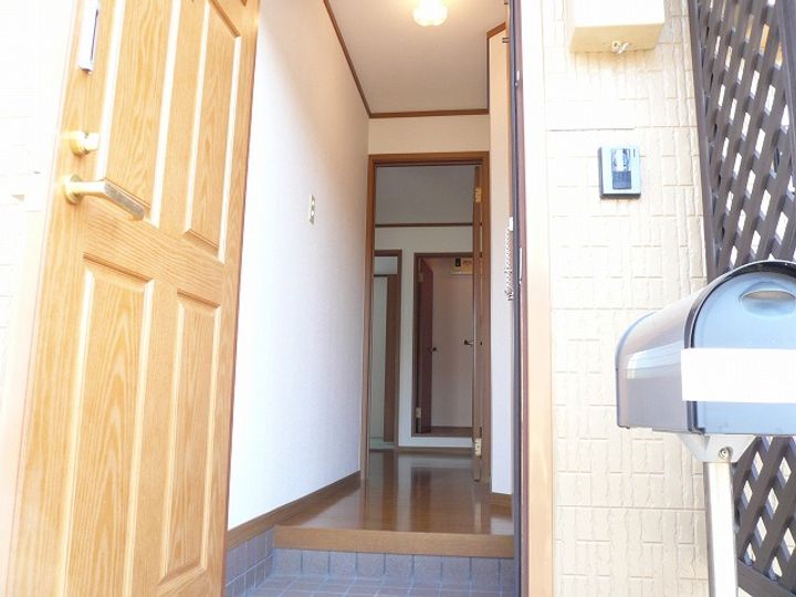 グリーンコート東館 Aの玄関