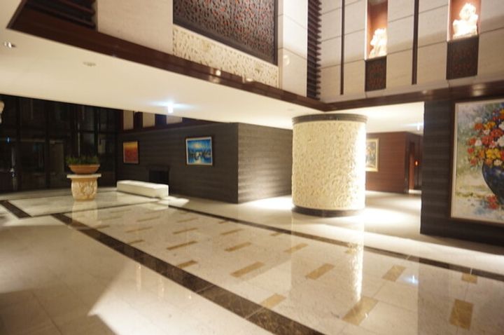 ロイヤルパークスER万代の地図