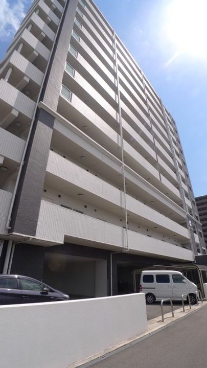 アルファレガロ西古松の外観
