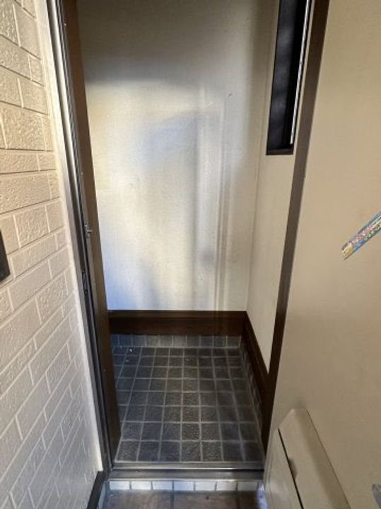 エステート福生の玄関