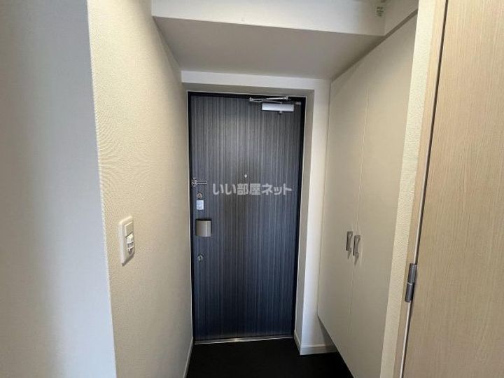 プレサンスNEO大和田STATIONベゼルの玄関
