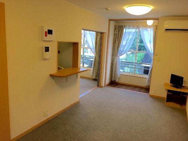 レオパレス清水の居間