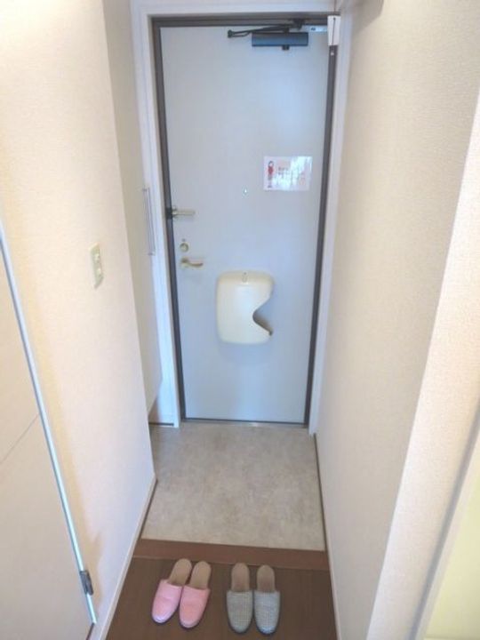 三重県四日市市室山町(アパート)の賃貸物件の玄関