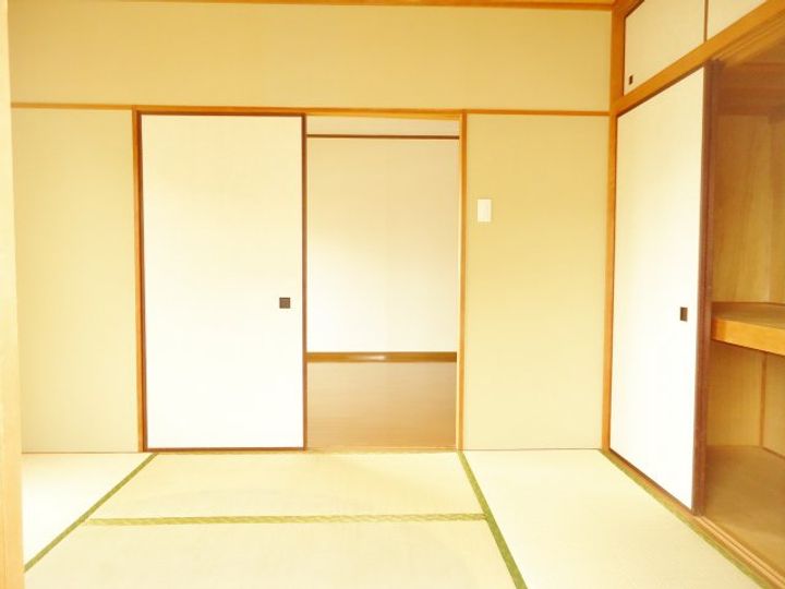 グレイスフォート岬の居間