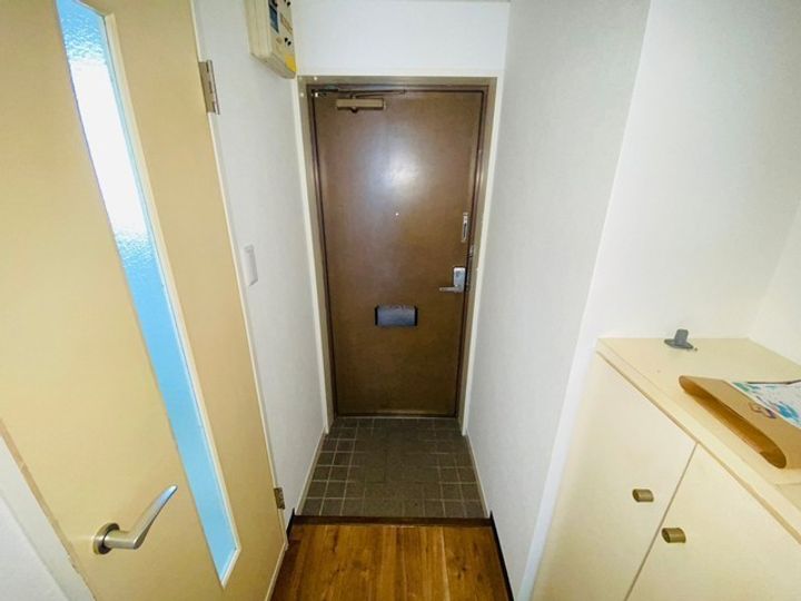 倉本ビルの玄関