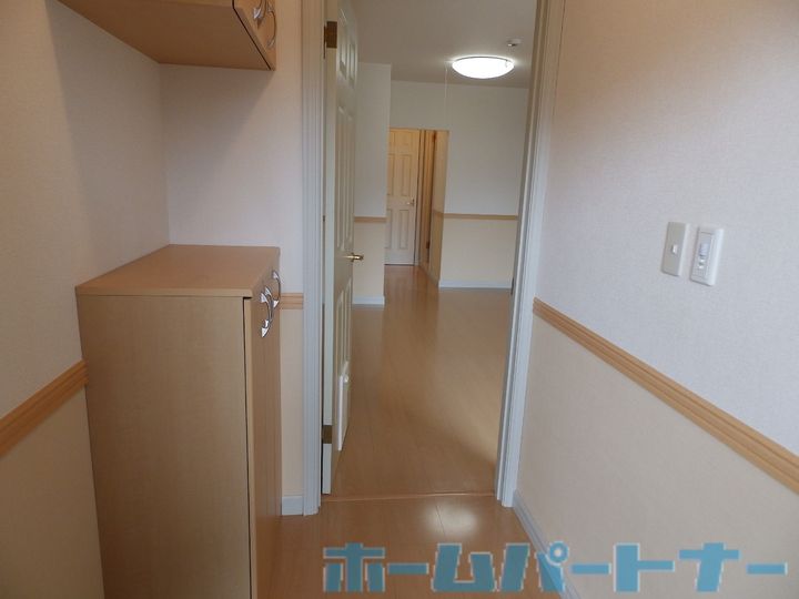 リバーサイド本条の玄関