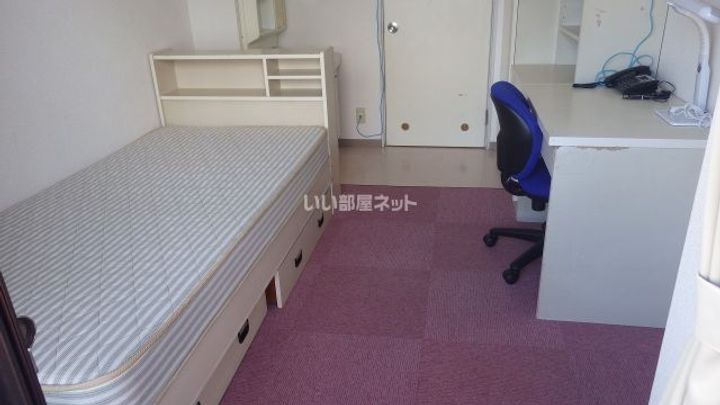 ドーミー赤池の居間