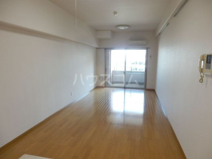 TO-MOREビルの居間