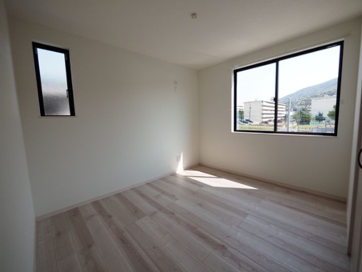 NS中山東の内装