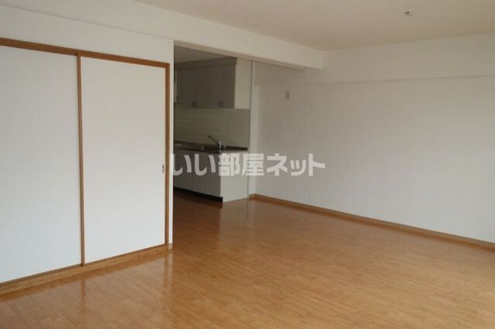 福島県福島市本内字東井戸神(マンション)の賃貸物件の居間