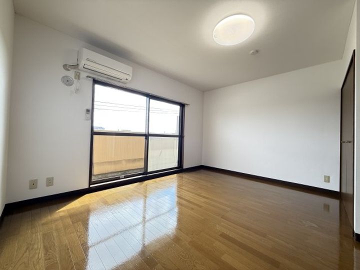 ラ・セゾン城北の居間