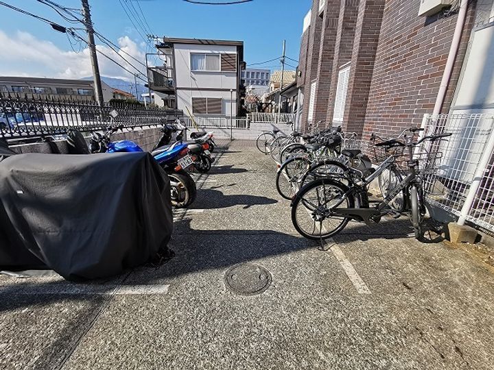 ヒルズ本厚木の地図
