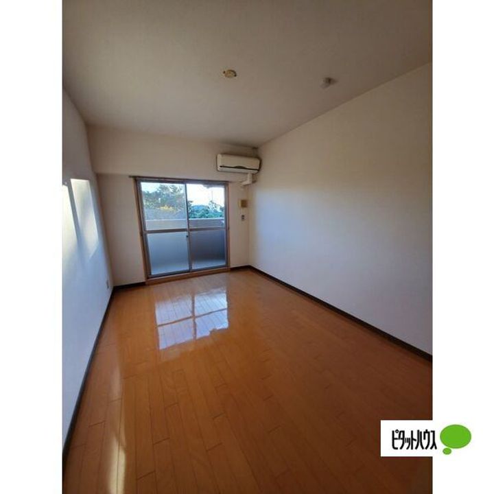 愛知県常滑市末広町2(マンション)の賃貸物件の居間