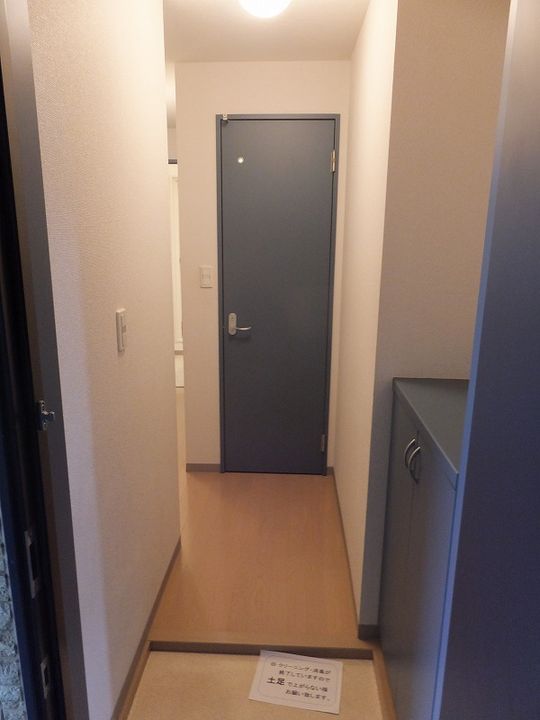 ドミール弐番館の玄関