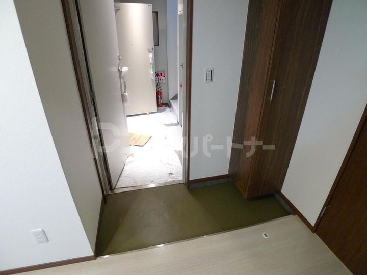 リリック西新井の玄関