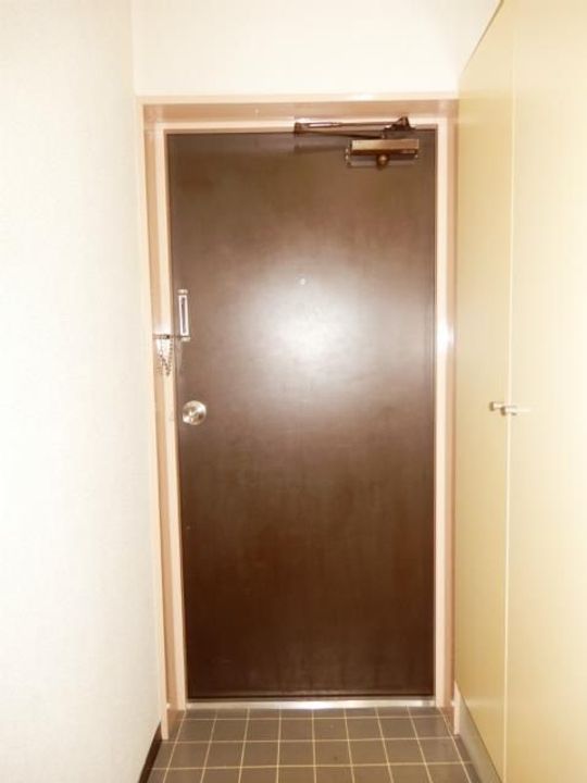 グリーンハイツ平安の玄関