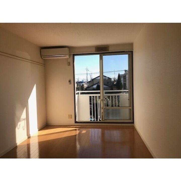 栃木県宇都宮市御幸町(アパート)の賃貸物件の居間