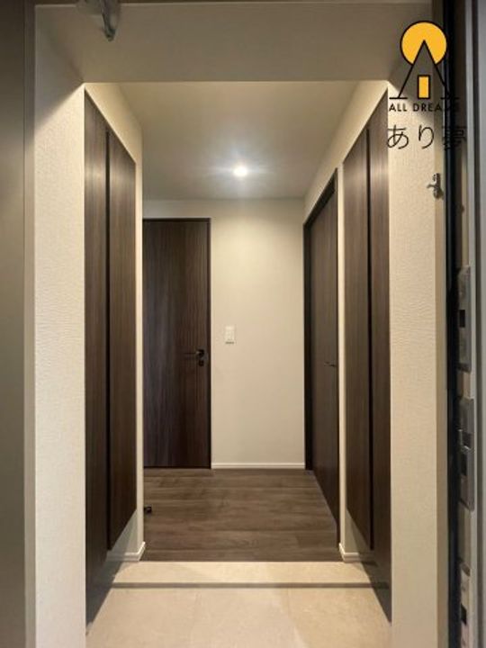 ネベル横浜関内の玄関