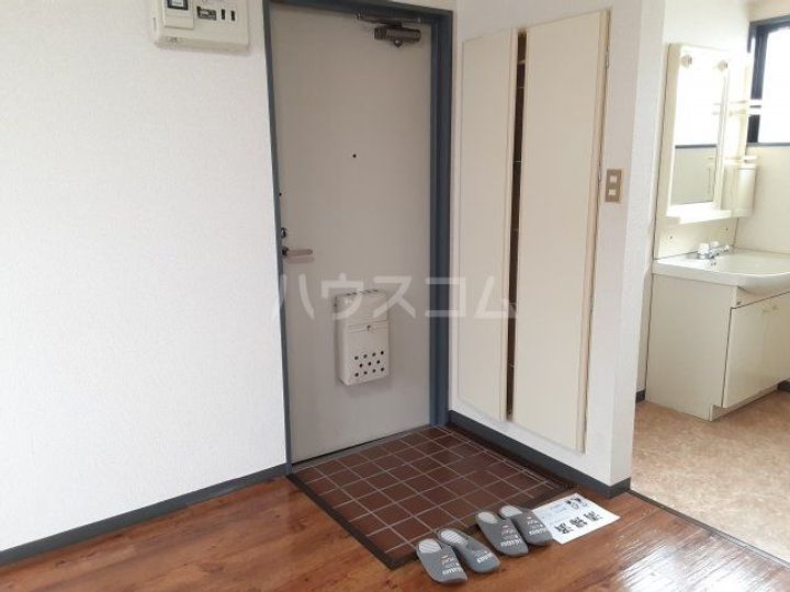 リマール綾瀬の玄関