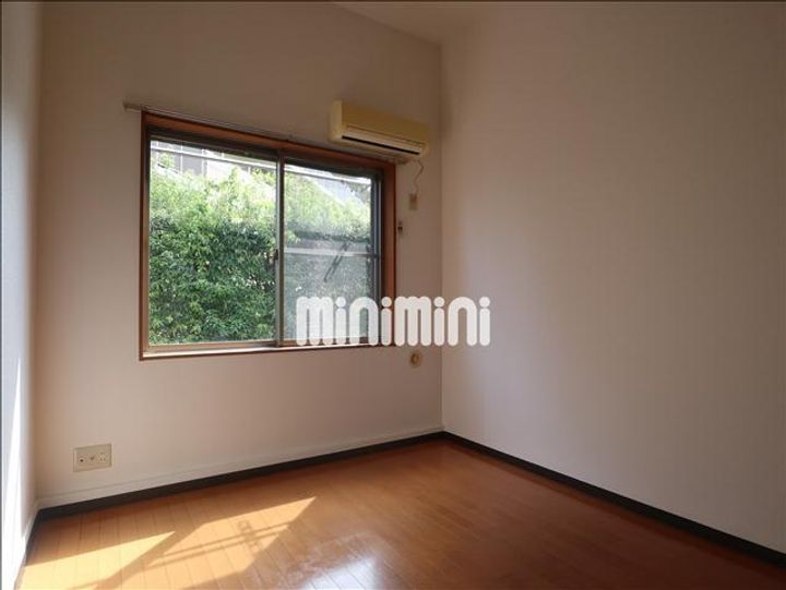 ガーデンコート横浜鶴見の居間