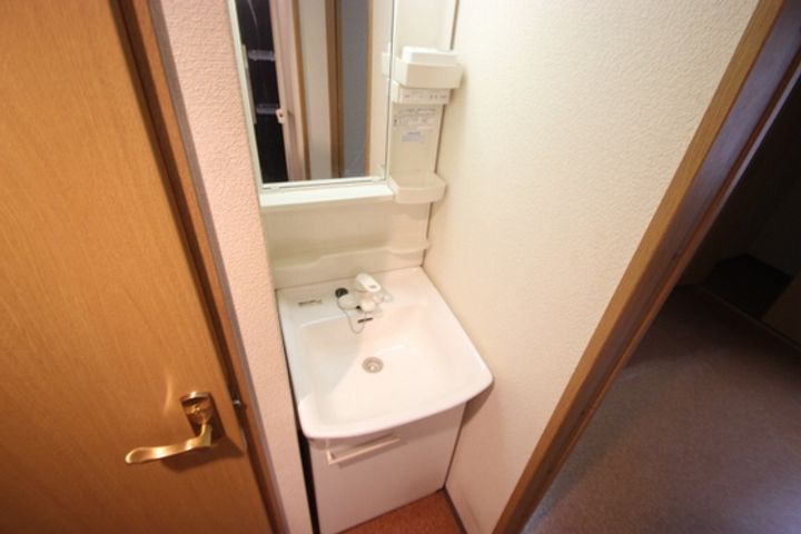 横川章栄ビルの内装