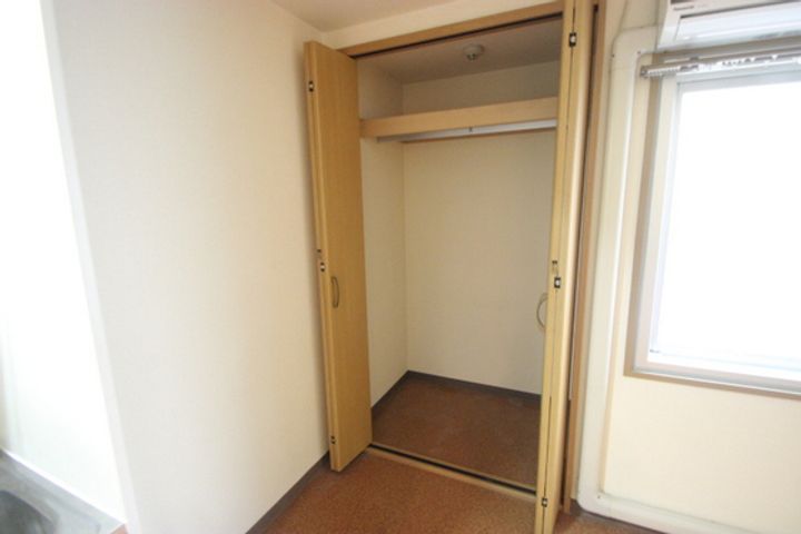 横川章栄ビルの内装