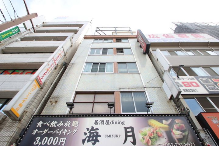 横川章栄ビルの外観