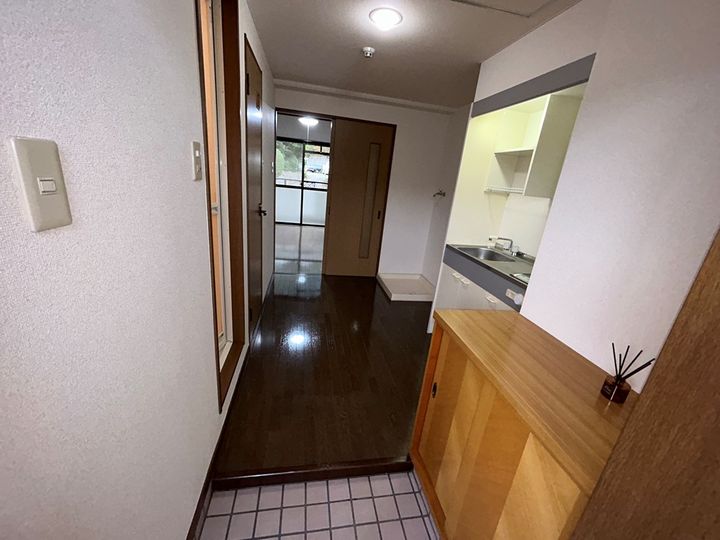 サンライフ古川の玄関