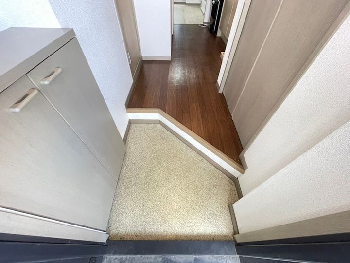 ボー・アルブル枚方長尾IIの玄関