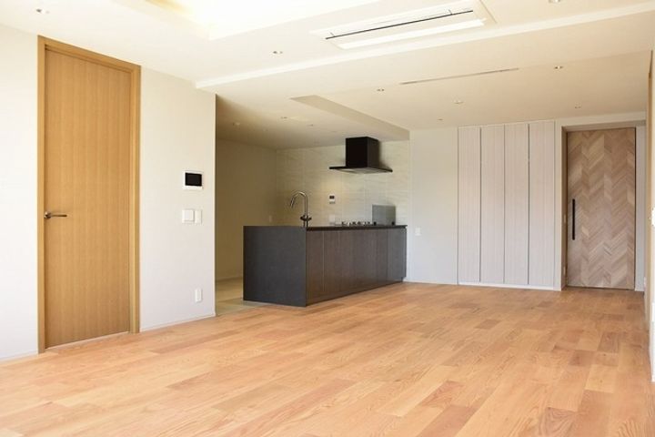 グランドメゾンThe山手253Gardenの居間
