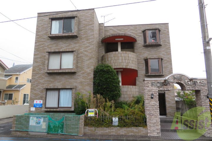 ロイヤルハイツ東八の外観