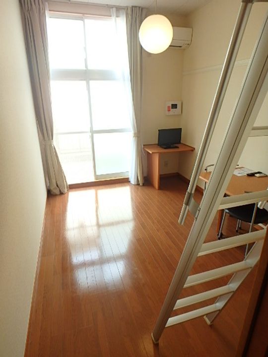 レオパレスエスペランサ(17836)の居間