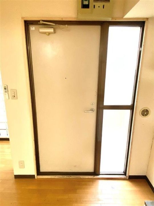 ハイツHIKARIの玄関