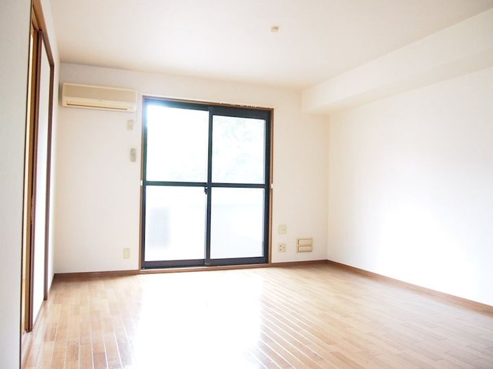 クレストヴィラBの居間