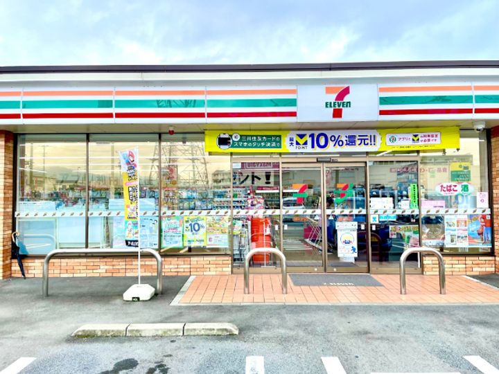 フォレストコートの周辺