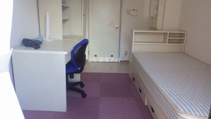 ドーミー赤池の居間