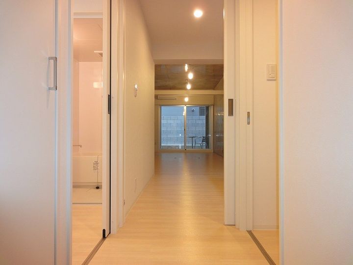 モノコモドウエストの玄関