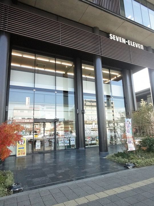 モノコモドウエストの周辺