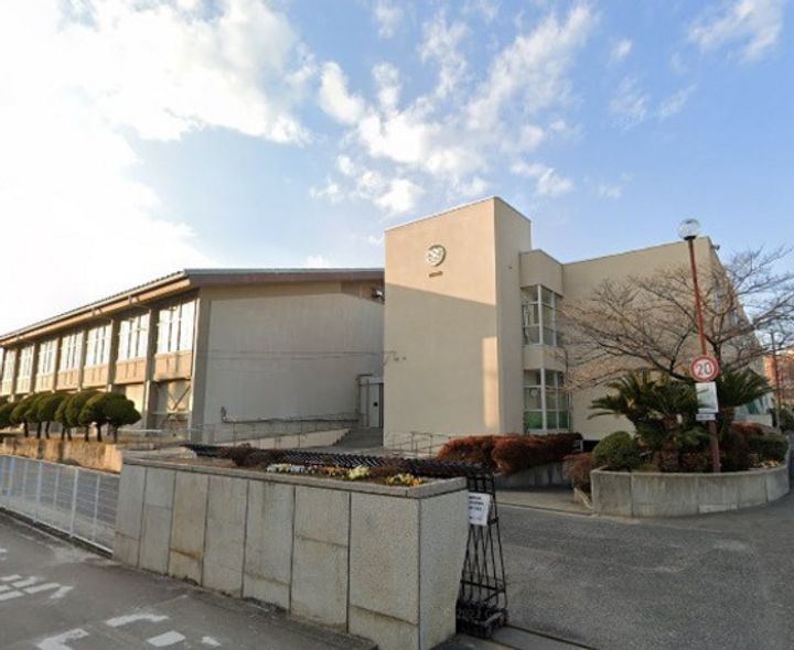 サンシャイン岡の周辺