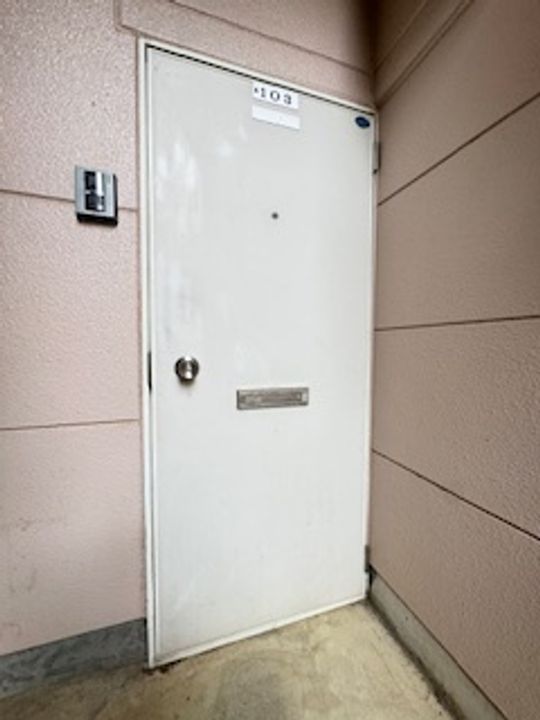 さくらハイツAの玄関