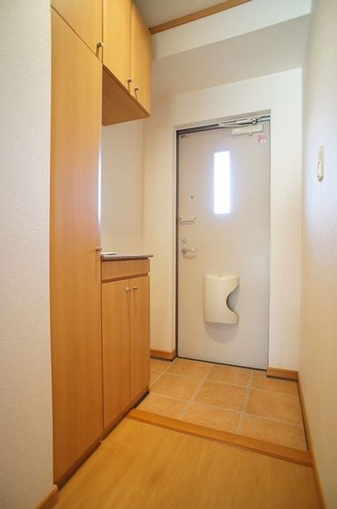 福島県いわき市郷ケ丘4(マンション)の賃貸物件の玄関