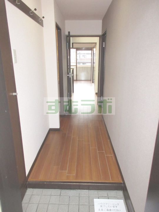 メゾンド加納IIの玄関