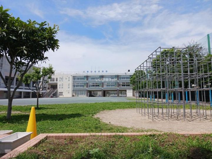 カラスヤマテラスEWの周辺